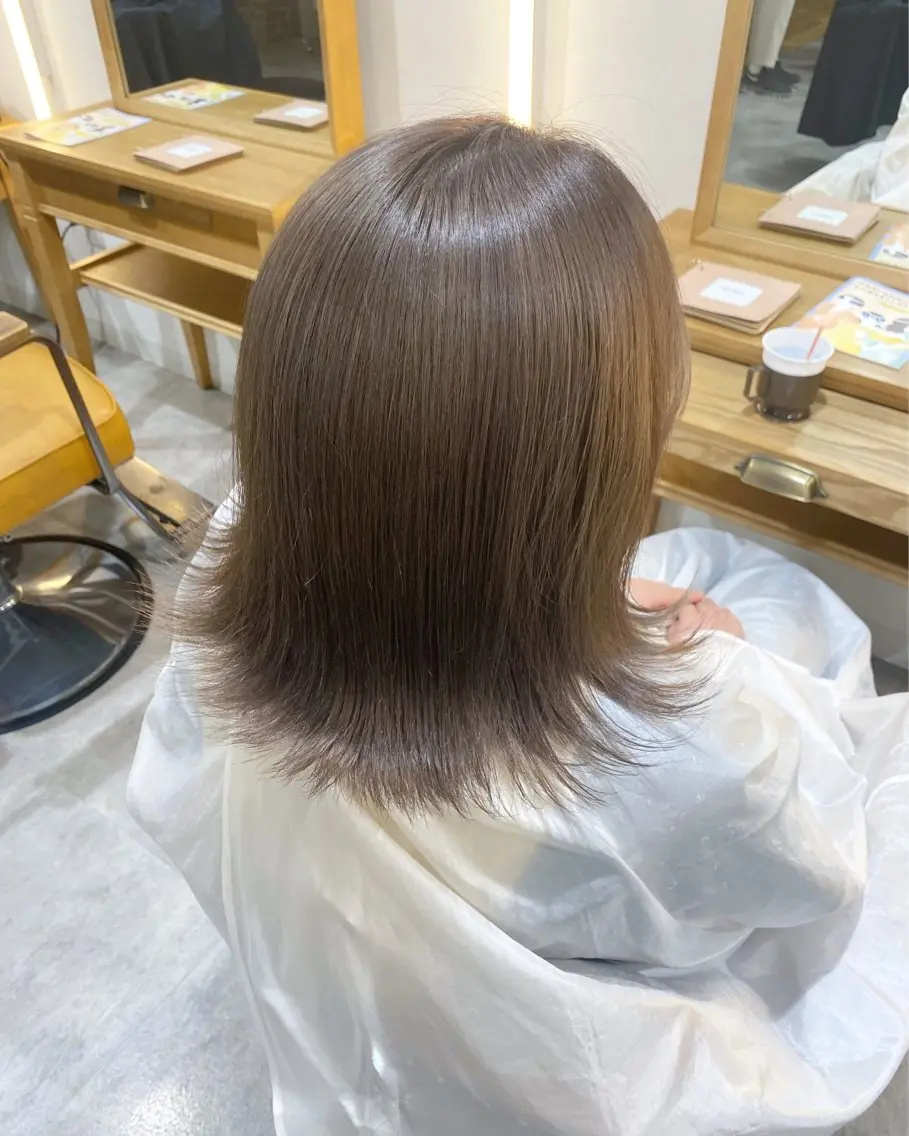 ミディアム カラー ブリーチ ケアブリーチ 透明感カラー カット ヘアカラー トリートメント ベージュ/オリーブ/ miyabiのヘアスタイル