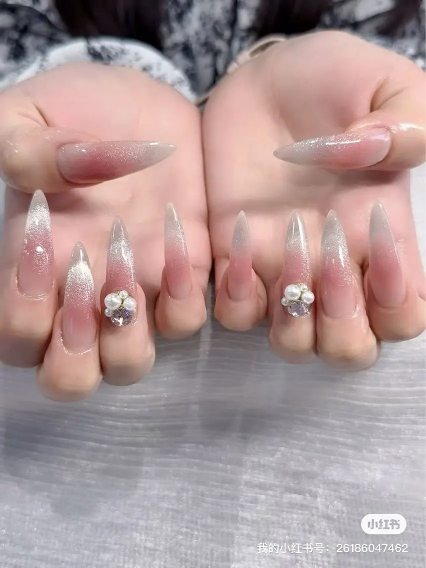 ネイル Chiara 長さ出し/フィルインのネイルデザイン
