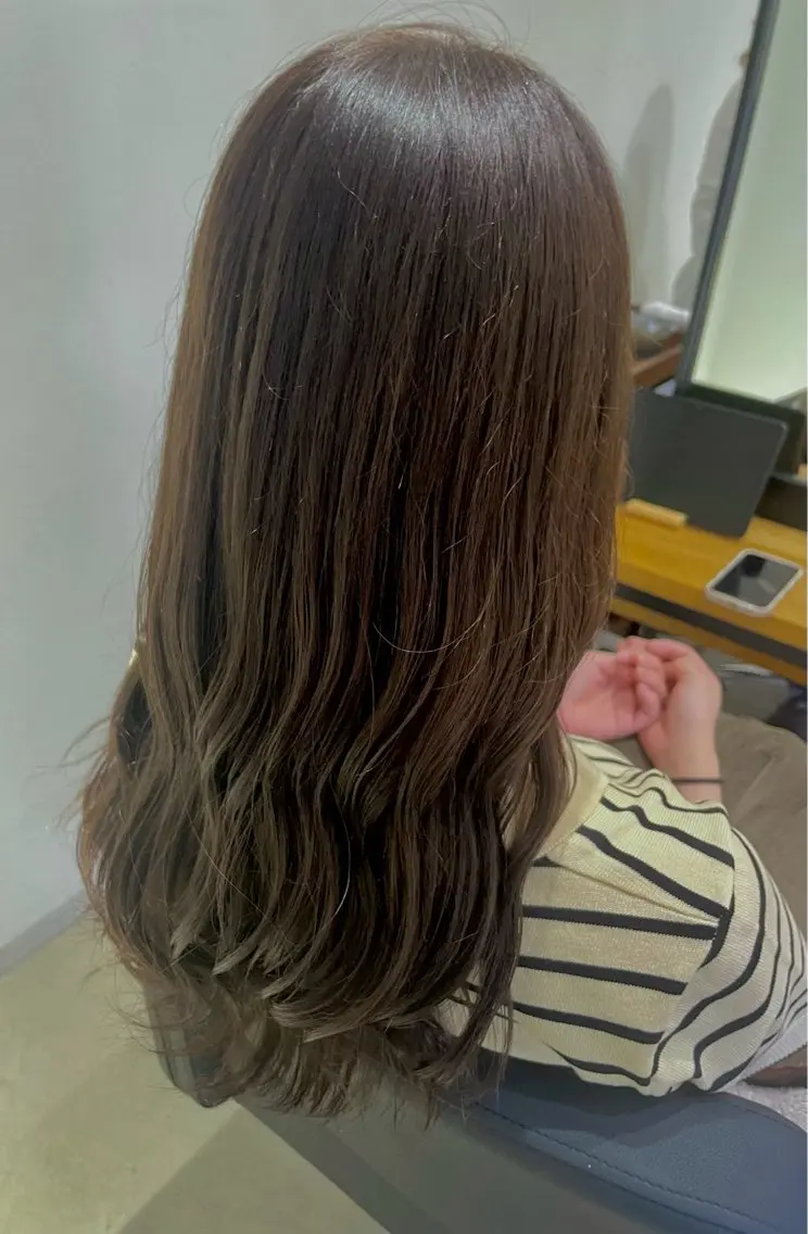 セミロング アッシュ anB Bのヘアスタイル
