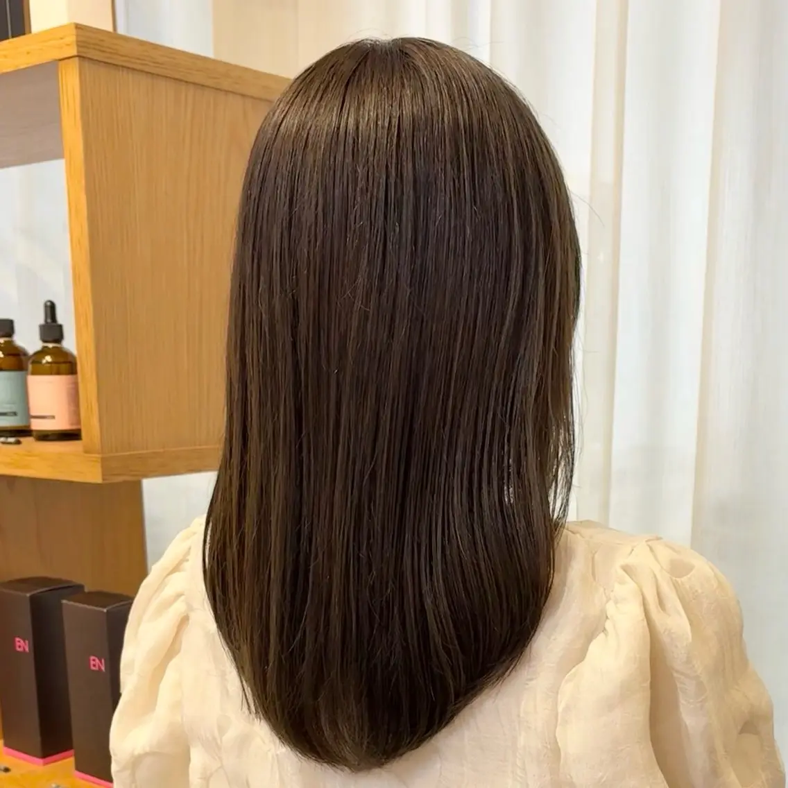 セミロング カラー mina / 透明感ベージュカラーのヘアスタイル
