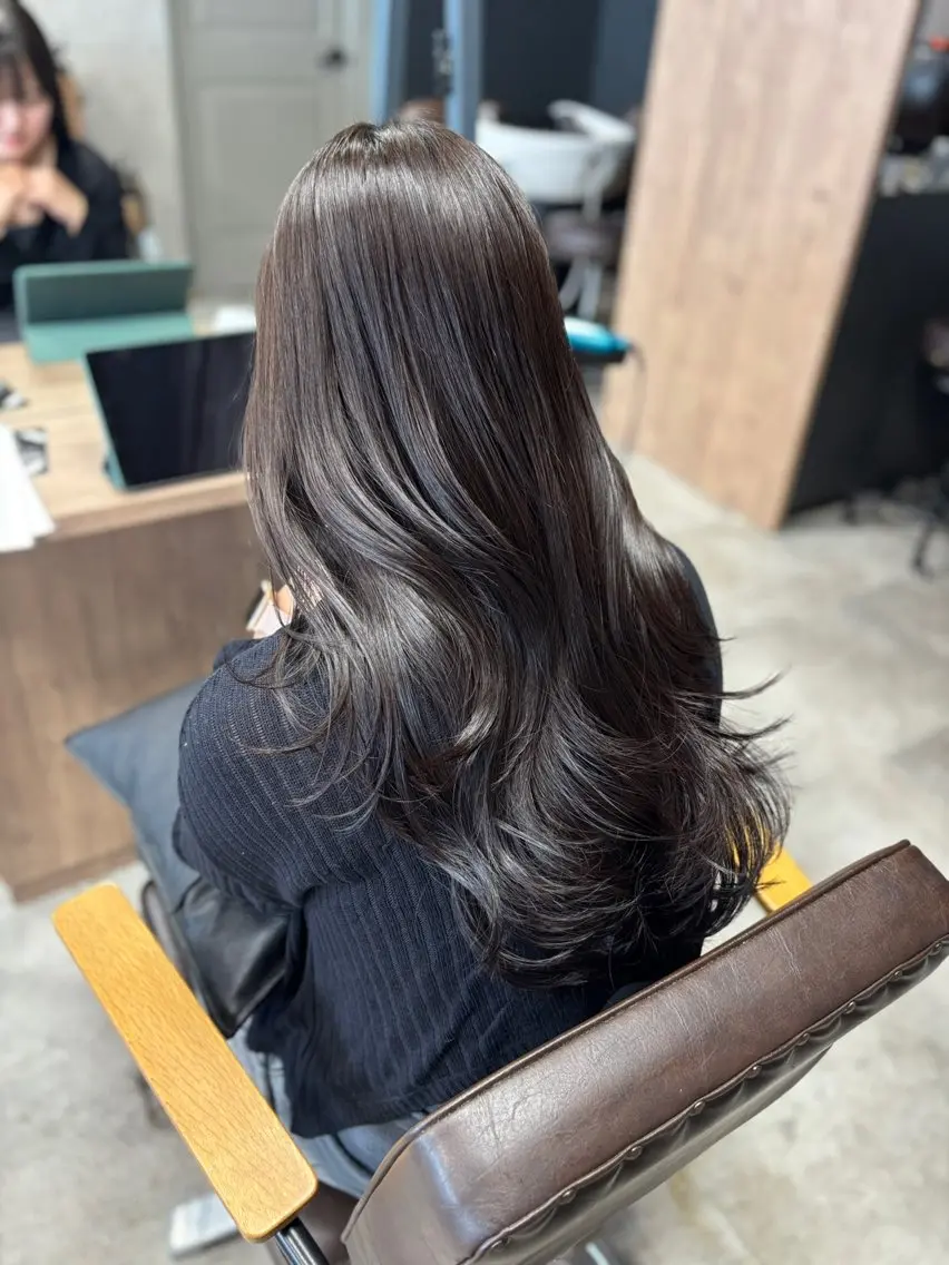 ロング レイヤーカット カット ヘアカラー トリートメント オリーブ/ベージュ/ グレージュ/レイヤーのヘアスタイル