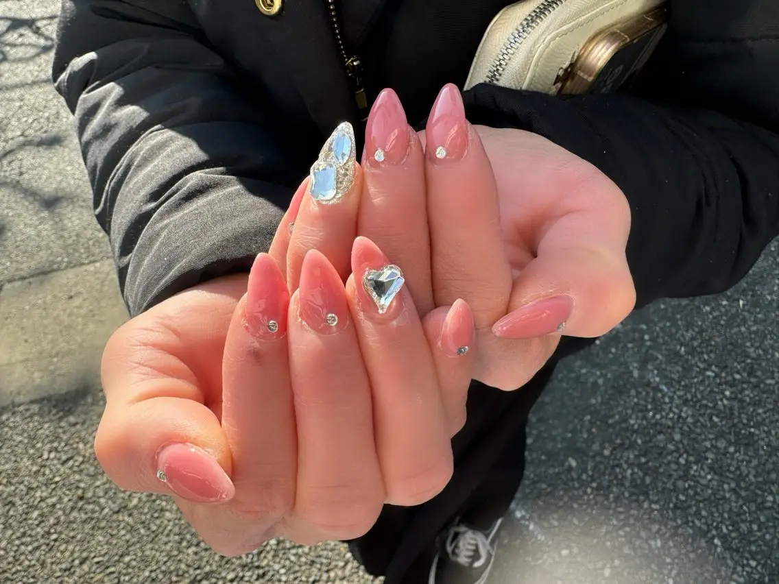ネイル LAVISH 大和店 emi・:*+のネイルデザイン