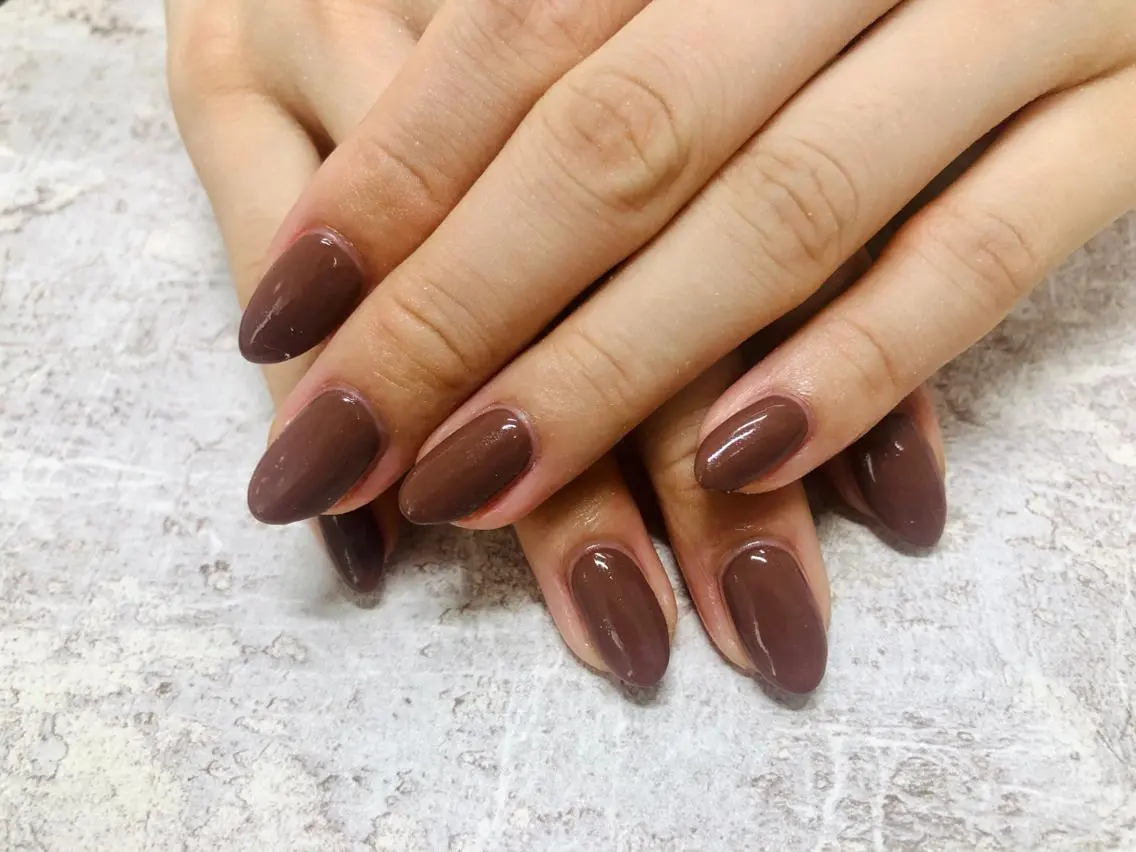 ネイル ブラウン ワンカラーネイル ハンドネイル mogunail &blowのネイルデザイン