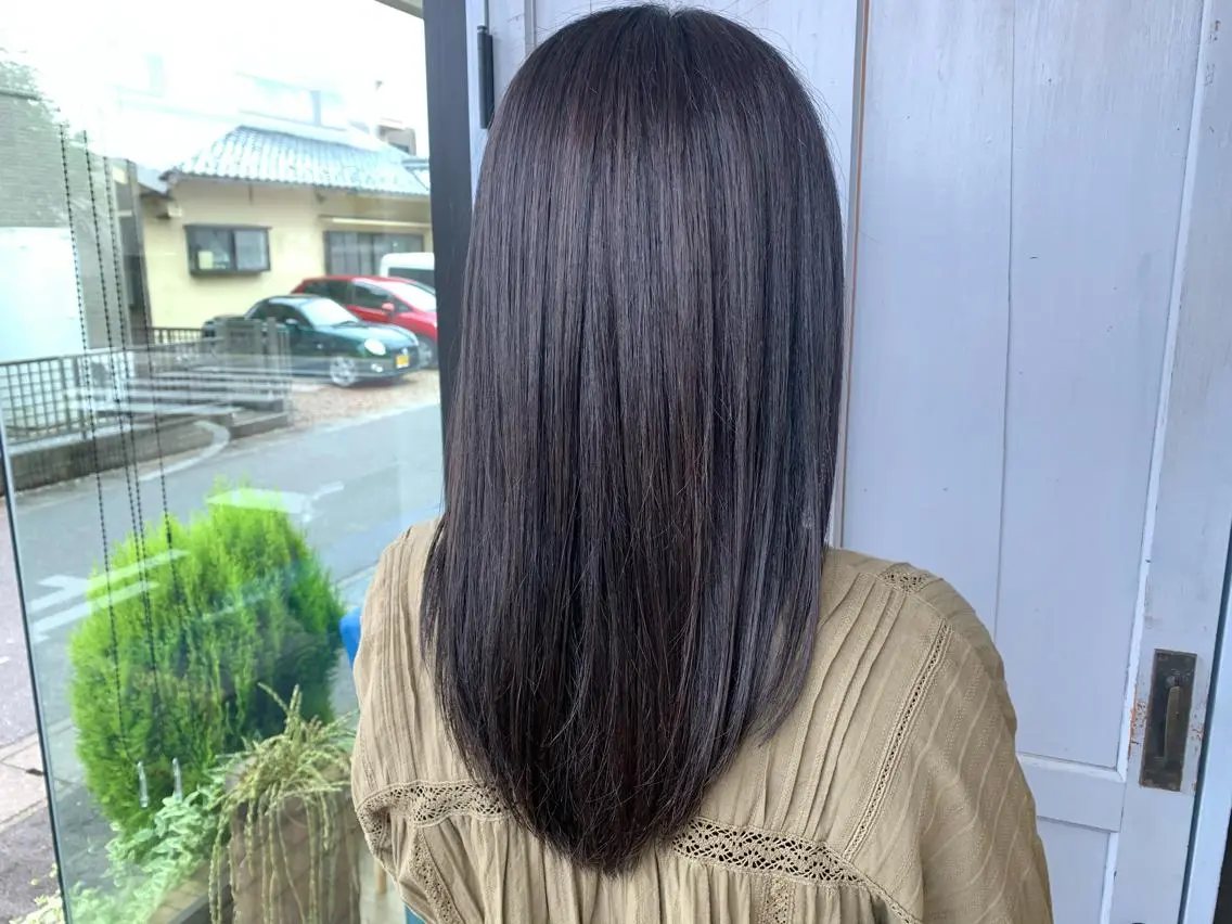 ロング カラー ブルーカラー ブルージュ ヘアカラー トリートメント ツキダテ ユイのヘアスタイル
