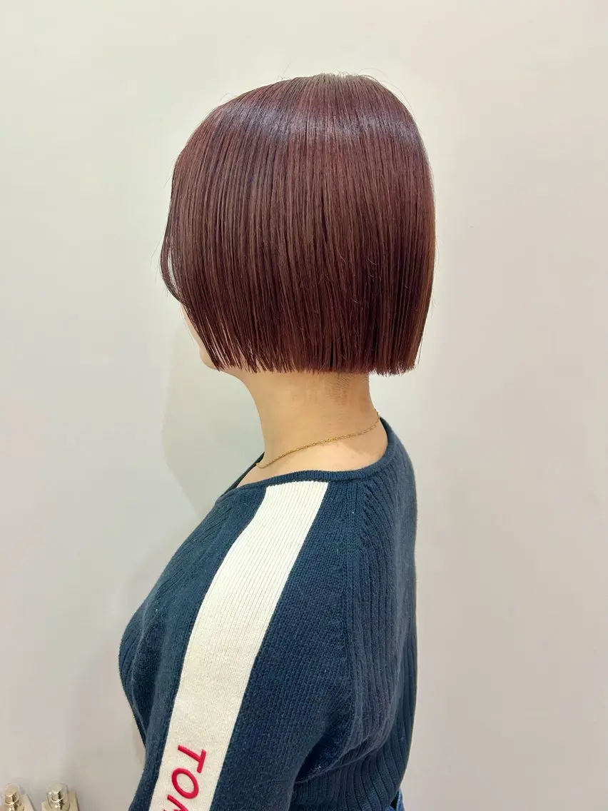 ミディアム カラー 切りっぱなしボブ ブリーチ ボルドーカラー ボブ カット ヘアカラー トリートメント 髪質改善/レイヤー/ お顔まわり/Ami.のヘアスタイル