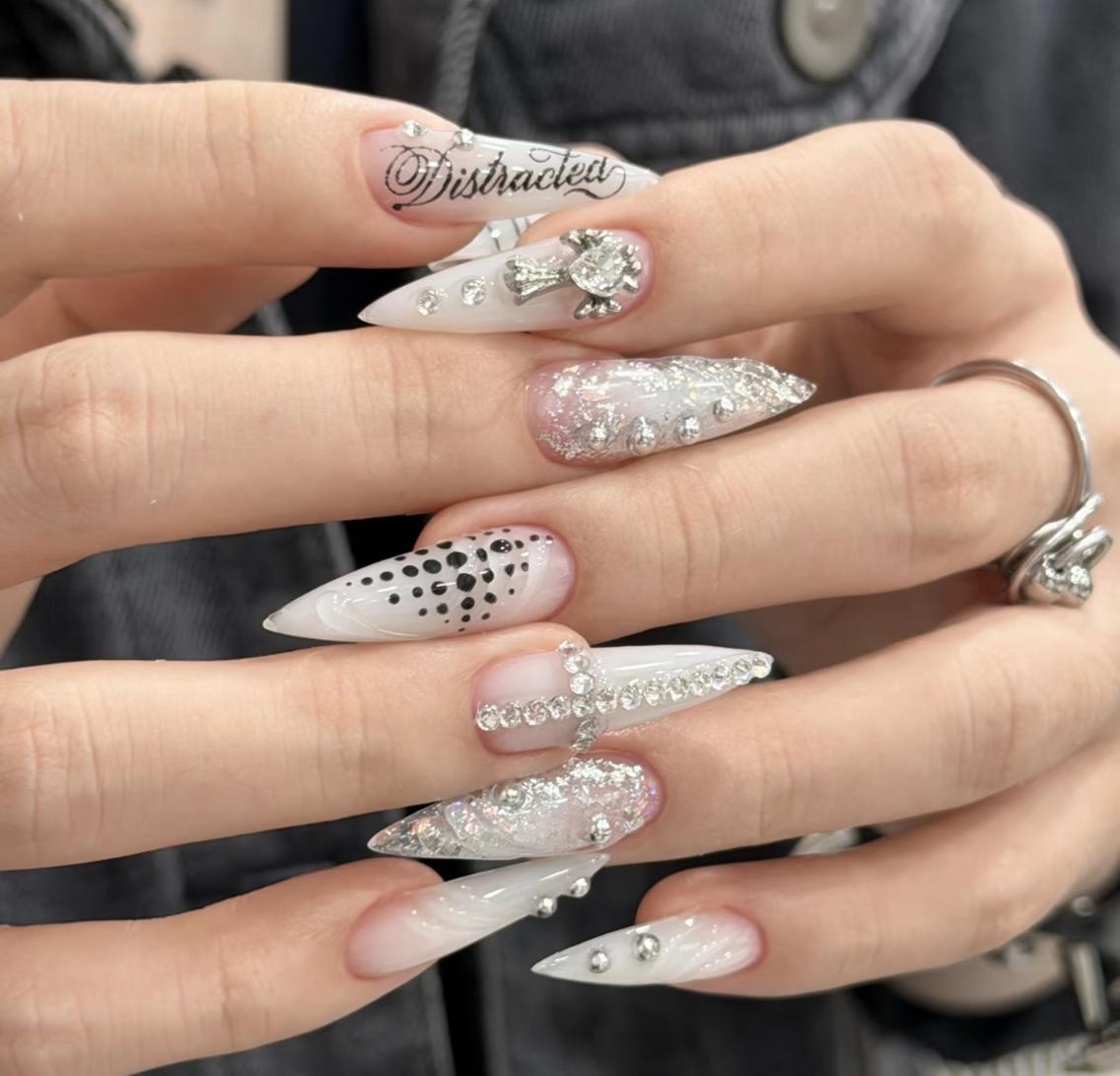 ネイル ハンドネイル 🎀 Ayaka_nailのネイルデザイン