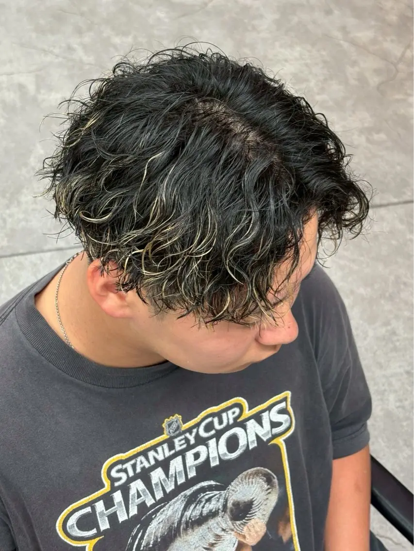 カラー メンズ ハイトーン/ 毛流れ/湘海のヘアスタイル
