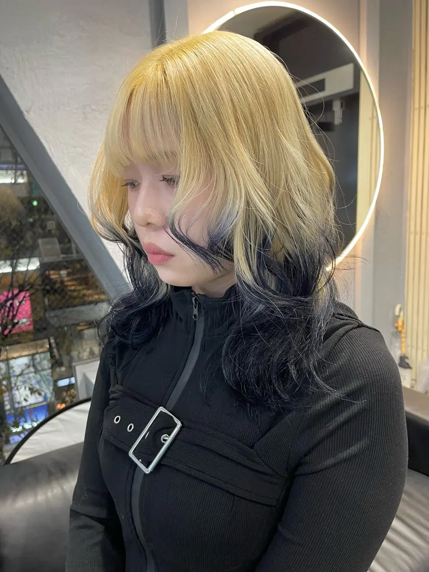 セミロング カラー ブリーチ ケアブリーチ デザインカラー ダブルカラー イヤリングカラー TATSUブリーチ/ ミルクティーベージュのヘアスタイル