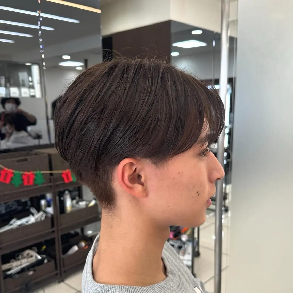 メンズ メンズ特化シャドウパ ーマラウンドマッシュのヘアスタイル