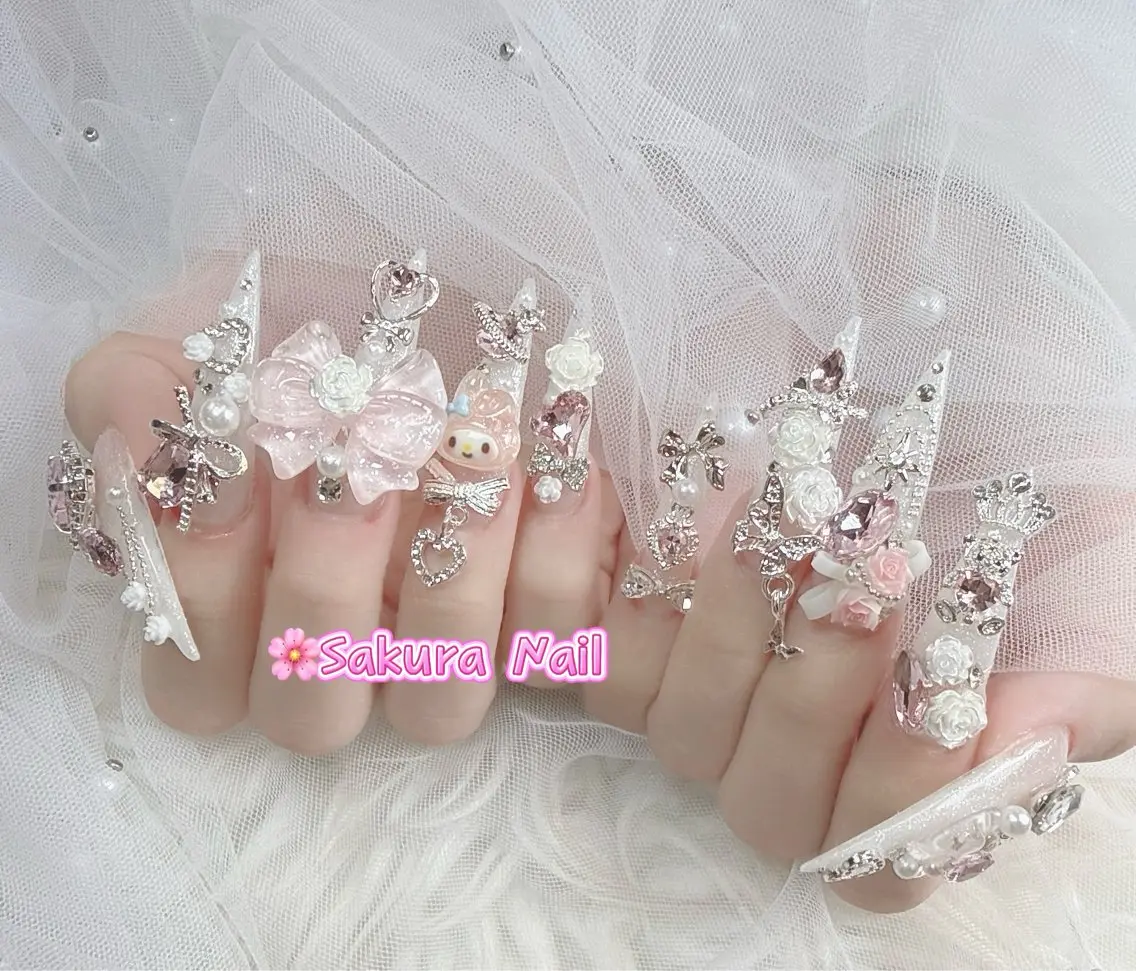 ネイル アートネイル オーロラネイル ボルドー チークネイル フレンチネイル ハンドネイル Sakura Nail Salonのネイルデザイン