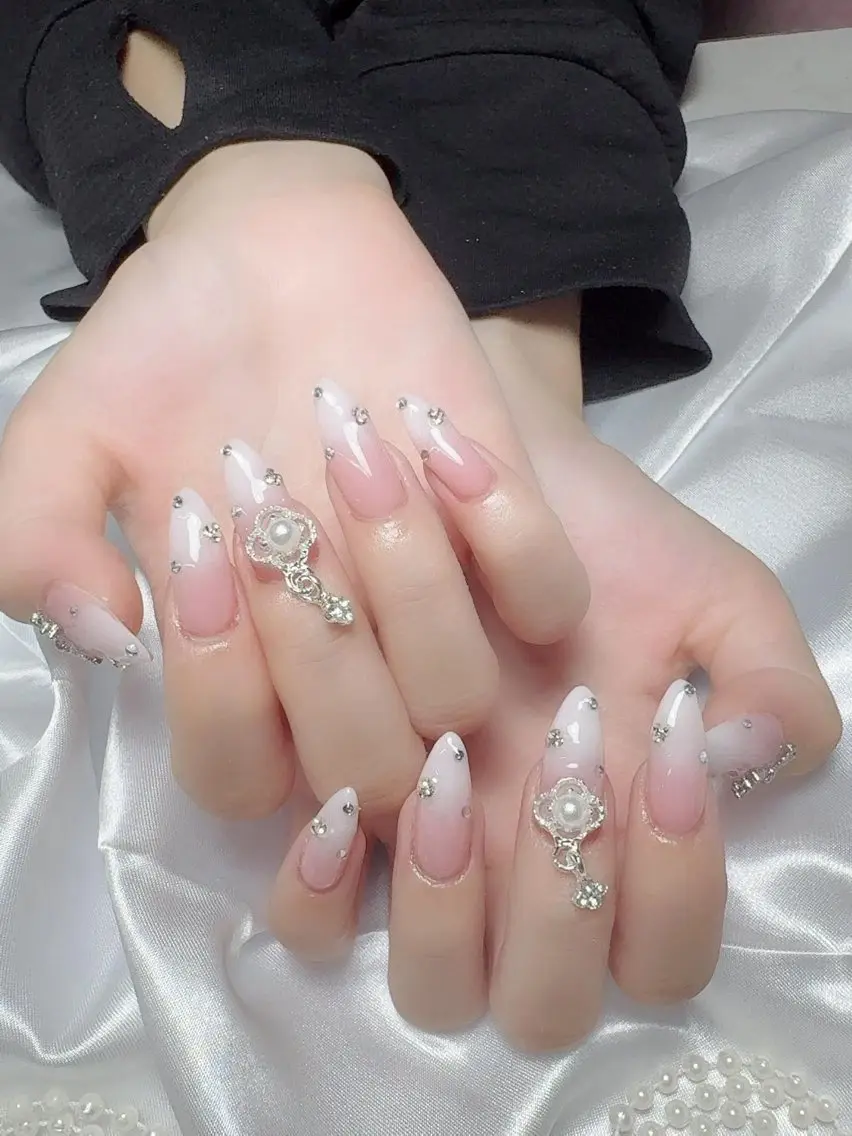 ネイル グラデーション 韓国ネイル マグネットネイル ニュアンスネイル オフィスネイル ハンドネイル Hana Rose Nailのネイルデザイン