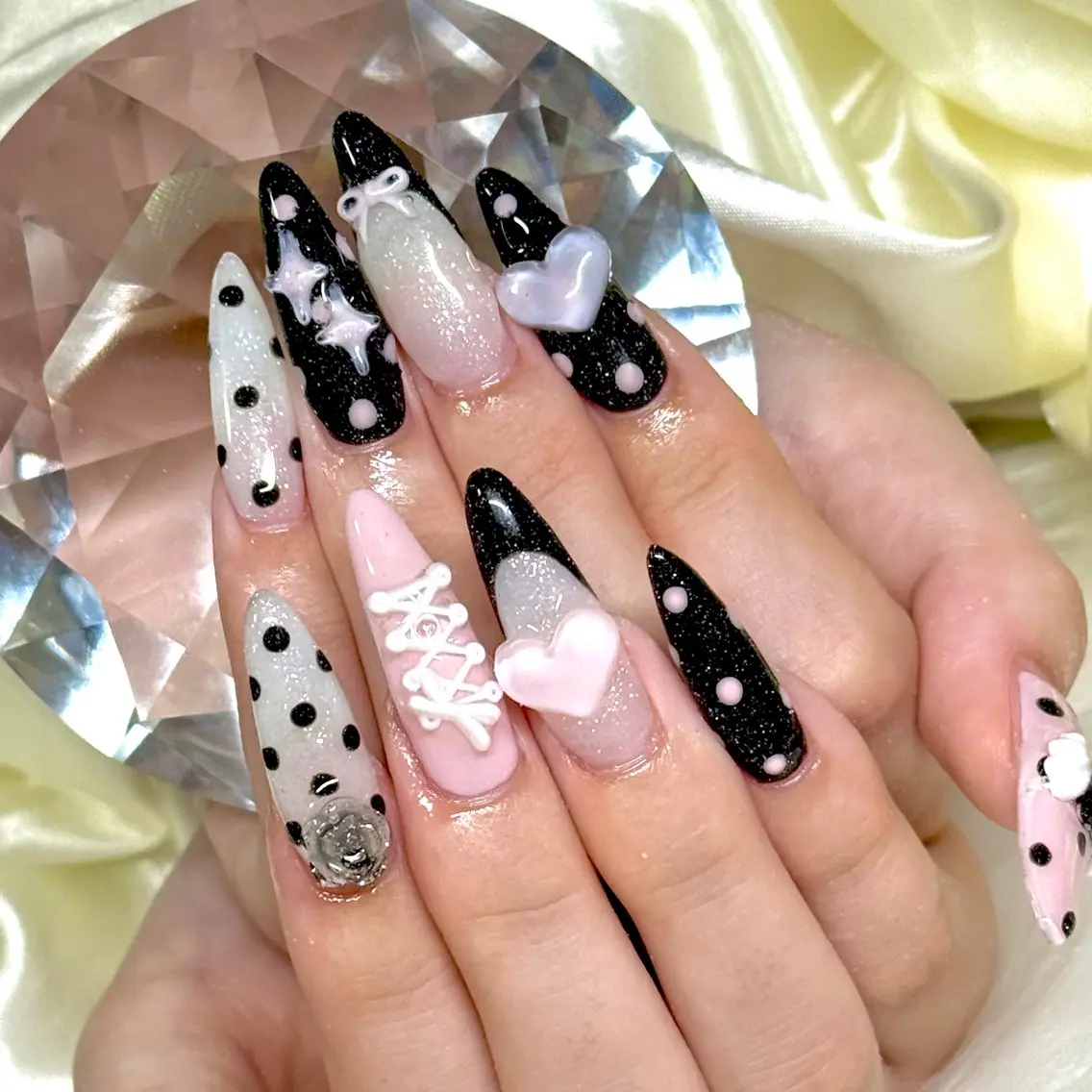 ネイル ハンドネイル ルシイ🎀新宿長さ 出しパーツ専門店のネイルデザイン
