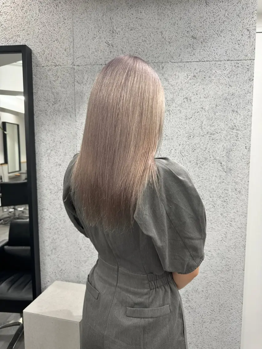 セミロング カラー 切りっぱなしボブ レイヤー/縮毛矯正のヘアスタイル