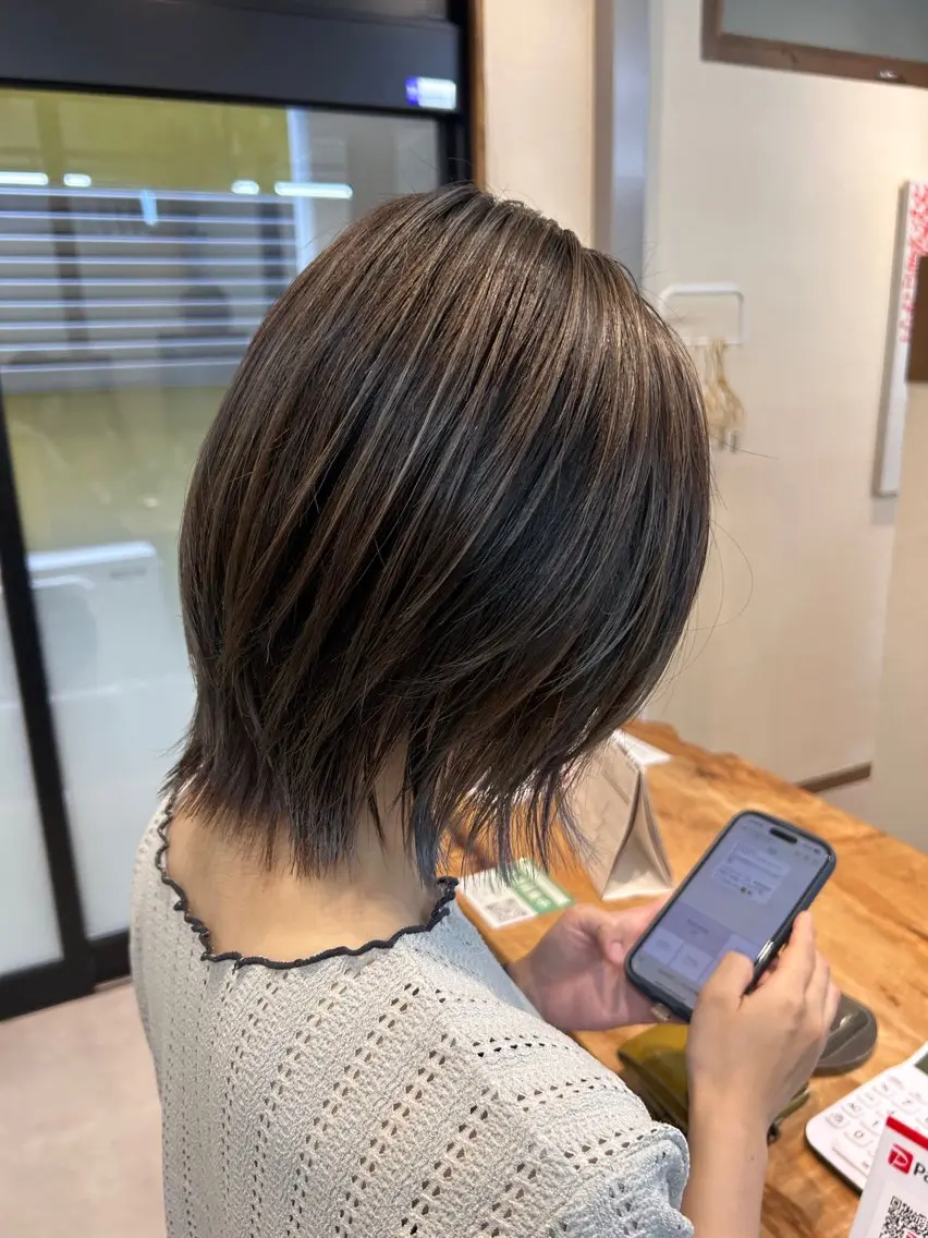 ミディアム カット ヘアカラー 井上 萌のヘアスタイル