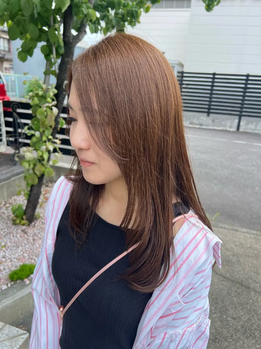 ミディアム 顔まわりレイヤー レイヤーカット cyan Amiのヘアスタイル
