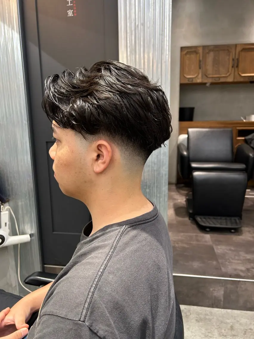 ショート パーマ メンズ フェードカット ツーブロック 刈り上げ カット パーマ 【明大前フェード/ メンズパーマ/岳】のヘアスタイル
