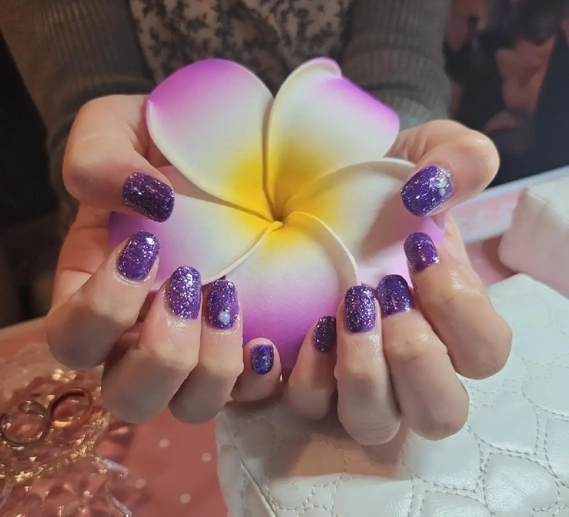 ネイル キラキラネイル ワンカラーネイル ストーンネイル nail salon Luanaのネイルデザイン
