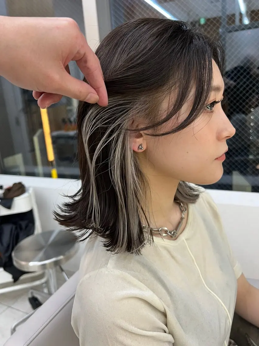 ミディアム カラー ブリーチ ブロンド ケアブリーチ 透明感カラー ダブルカラー レイヤー専門家 ダブルカラー修のヘアスタイル