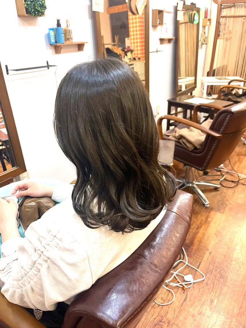 ミディアム カラー ヘアアレンジ ブリーチ ブリーチなしカラー レッドカラー 韓国風ヘア 中津川 愛恵のヘアスタイル