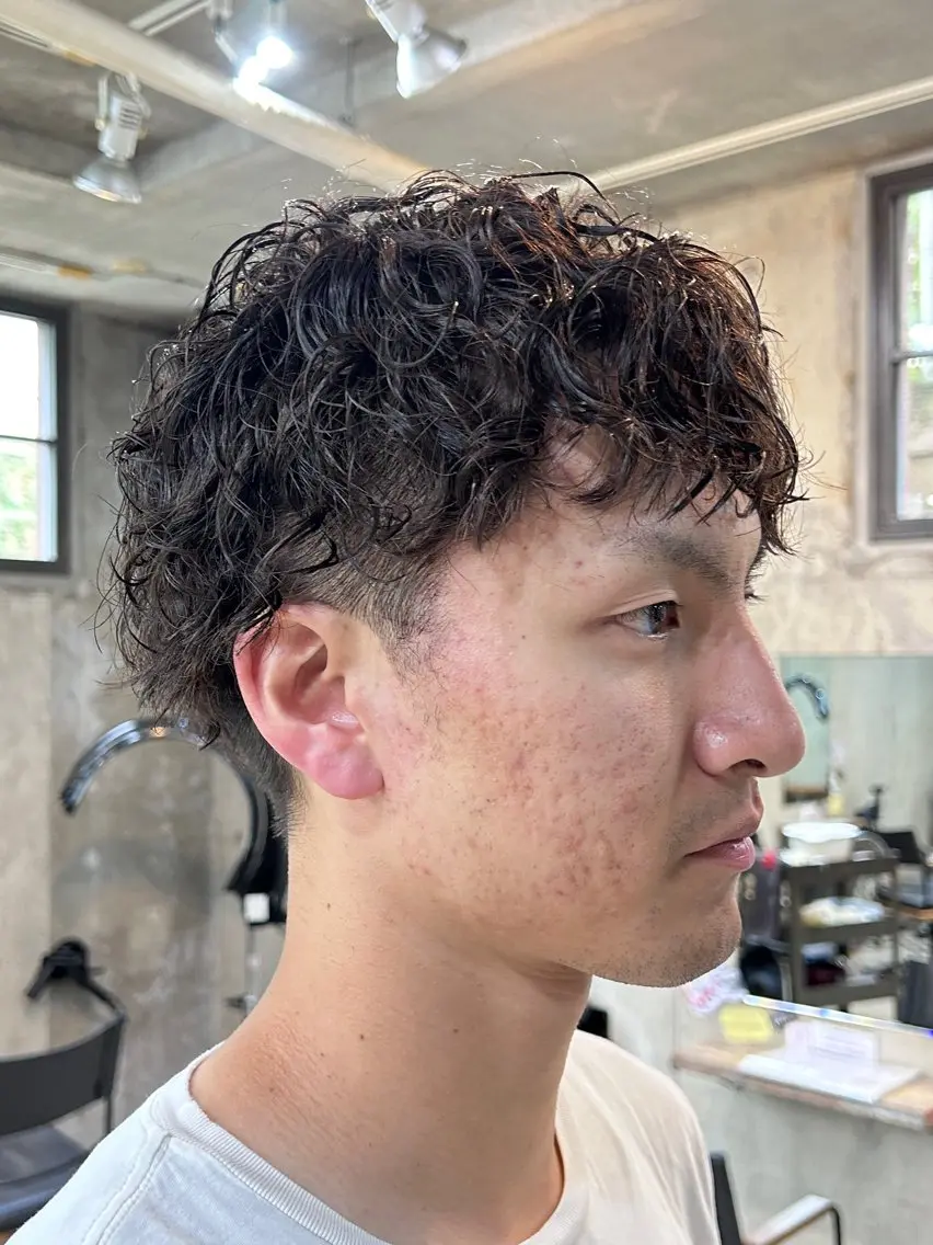 ショート パーマ メンズ マッシュ メンズパーマ プードルパーマ メンズショート スペインカール メンズパーマ ジンのヘアスタイル