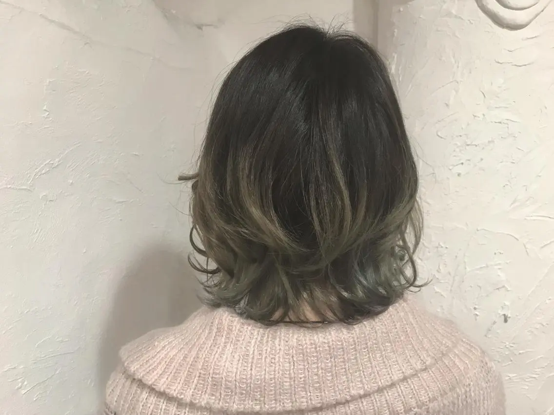 ミディアム カラー ブリーチ 伊藤 優希のヘアスタイル