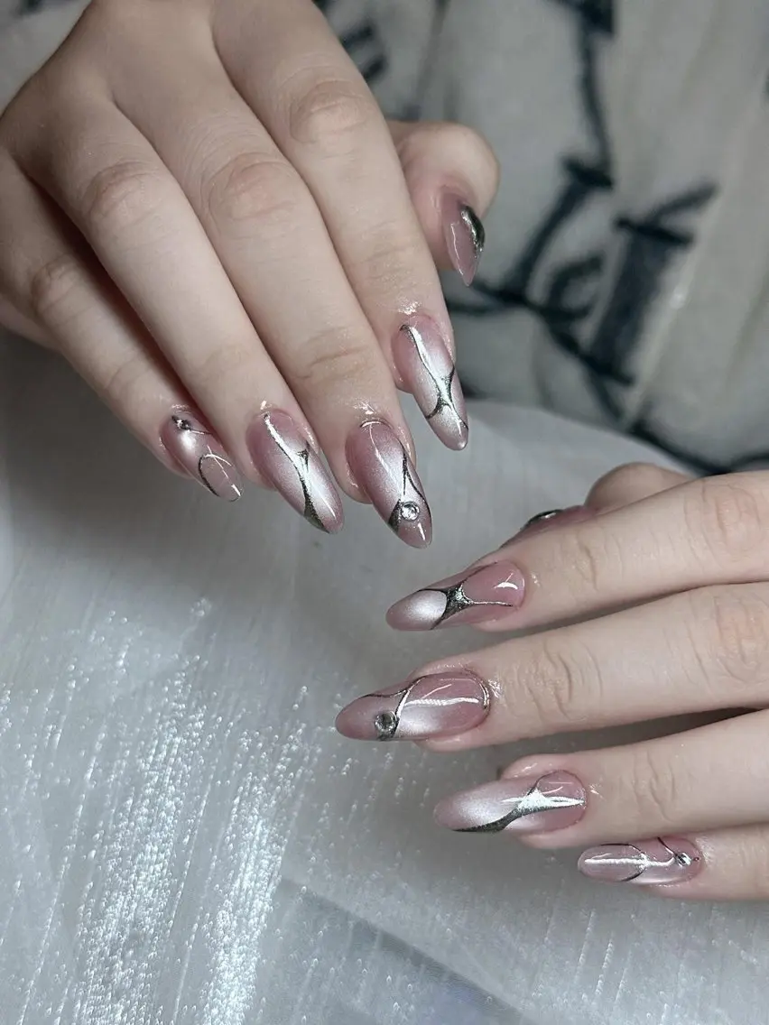 ネイル チークネイル フレンチネイル グラデーション キラキラネイル 韓国ネイル Minette nailHuongのネイルデザイン
