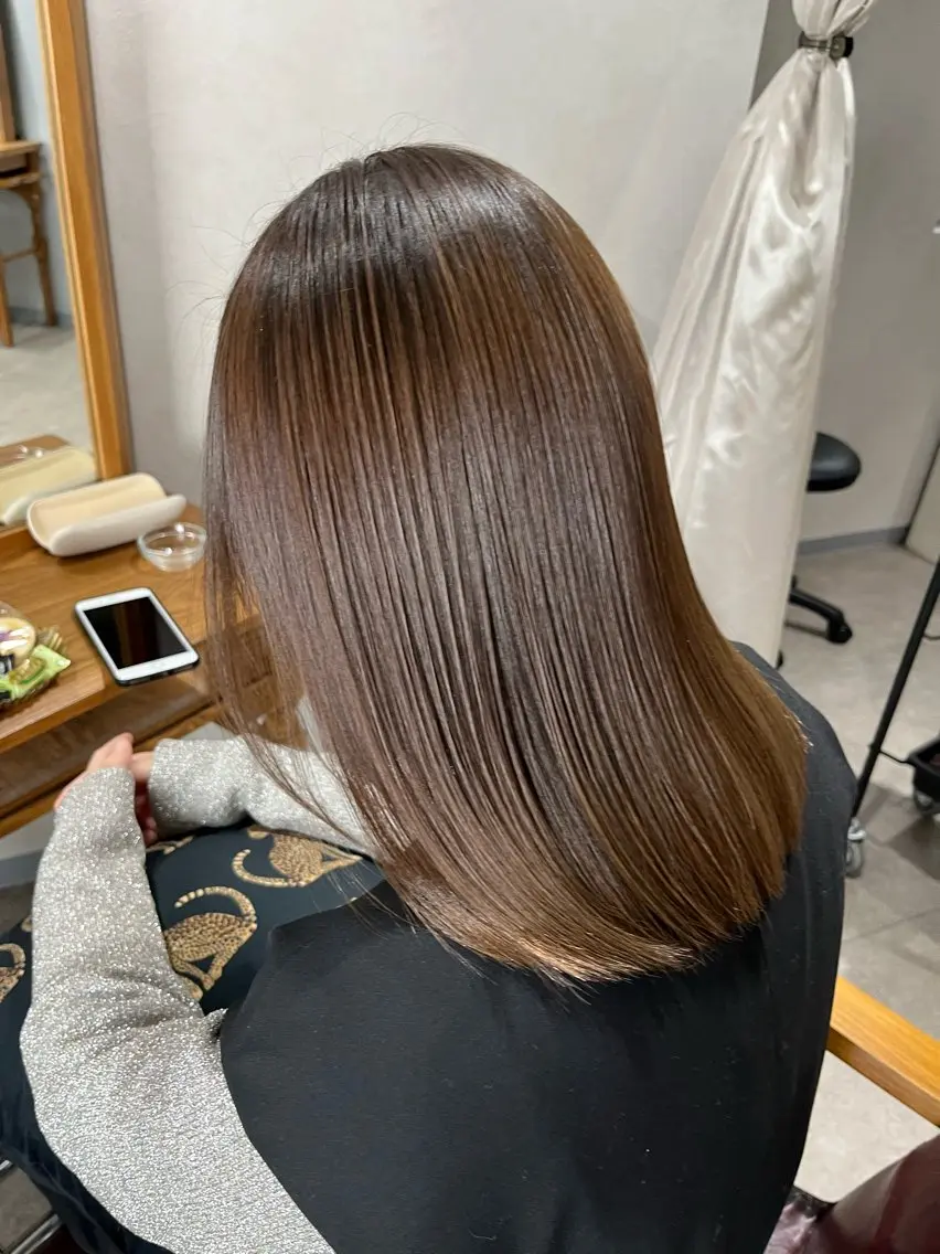 セミロング 髪質改善✨ストレート オグ✂️/ショートのヘアスタイル