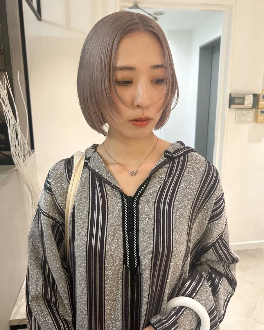 ショート カラー ボブレイヤー ベージュカラー ブリーチ ケアブリーチ ボブ カット ヘアカラー トリートメント 村上雅人 ナチュラルモードのヘアスタイル