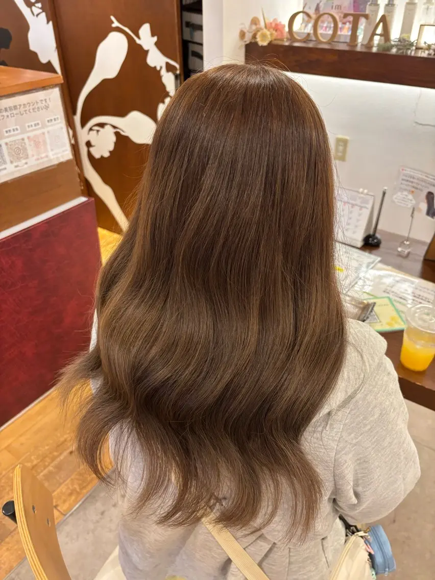 ロング カラー ベージュカラー ブリーチ ミルクティーベージュ ブリーチなしカラー 髪質改善 カット ヘアカラー トリートメント 髪質改善カラー 貝本 遥那 🧸⸝⋆*のヘアスタイル