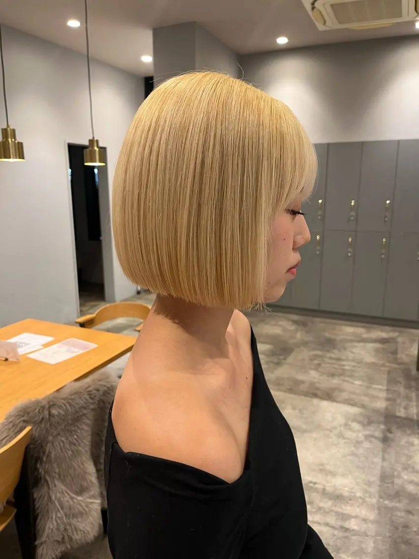 カラー ブリーチ 抜きっぱなしブロンド 亀井 菜々花のヘアスタイル