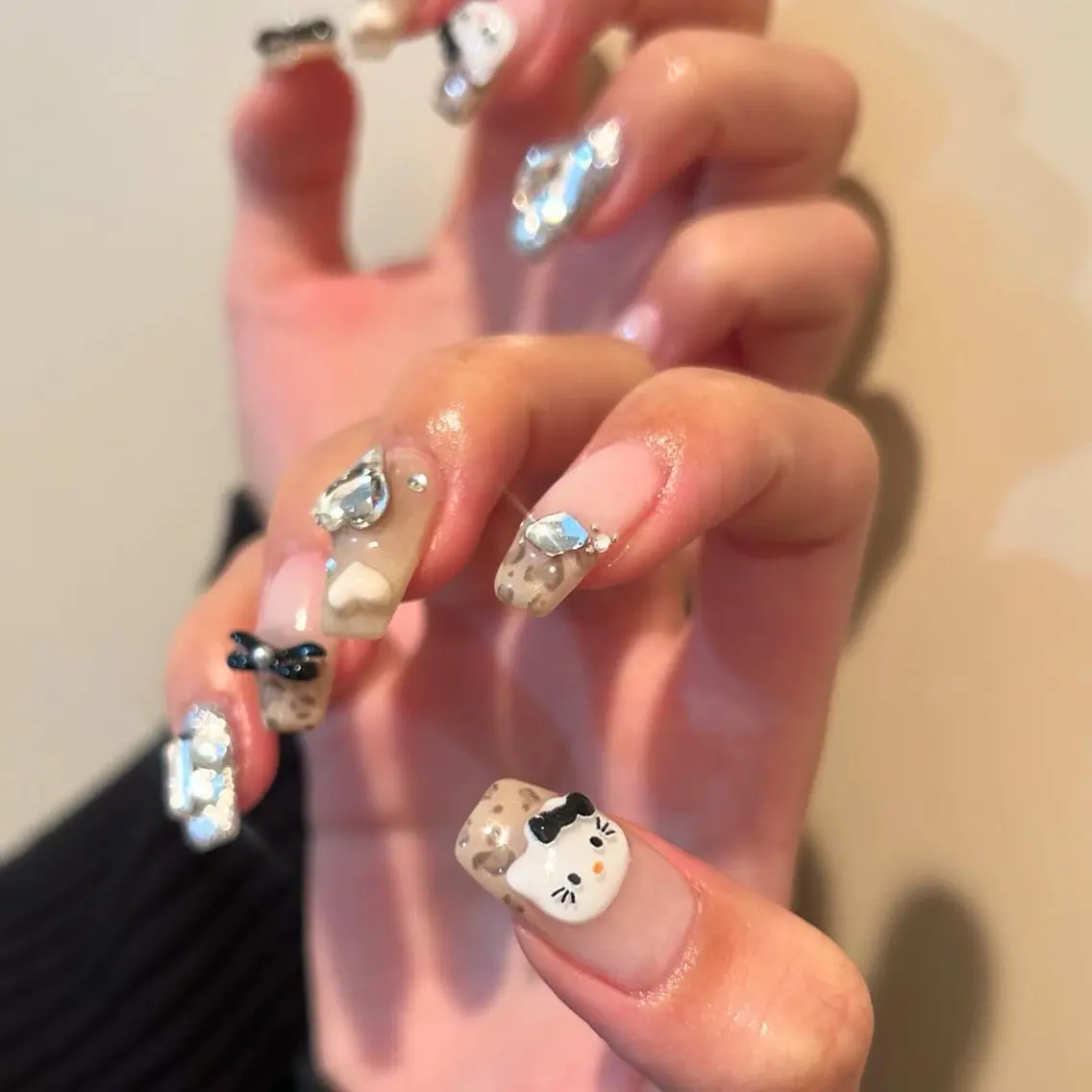 ネイル アニマル柄 成人式 フレンチネイル ガーリー ハート ハンドネイル ハンドケア lylynail YUUKAのネイルデザイン