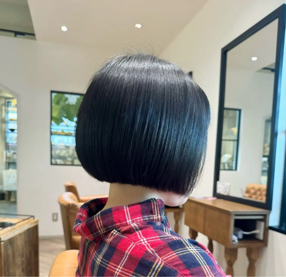 ミディアム カット 白木 葵のヘアスタイル
