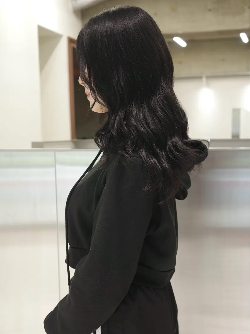 ロング カラー ブリーチ レッドカラー ヘアカラー (h)wim rinのヘアスタイル