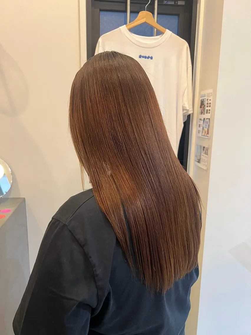 ロング あやの/レイヤー /ベージュカラーのヘアスタイル