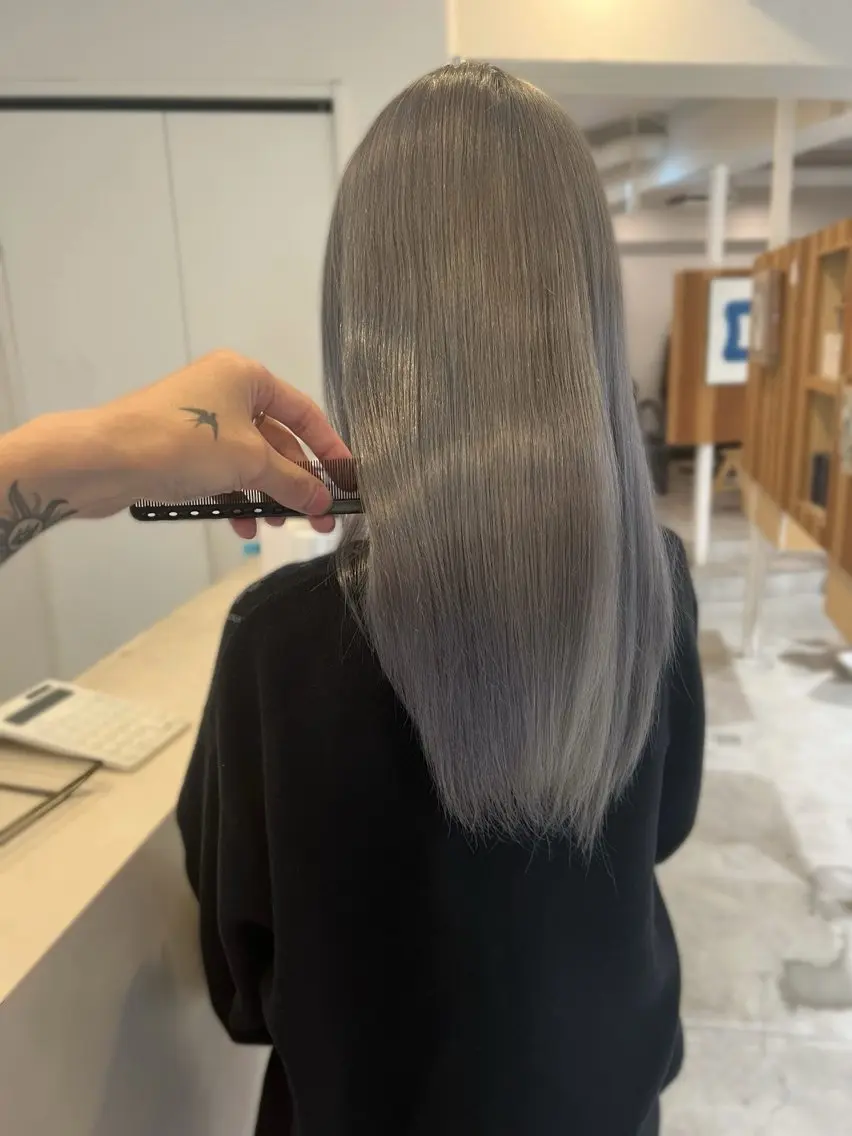 セミロング カラー ブリーチ ラベンダーカラー エクステ⭐️艶カラー koukiのヘアスタイル