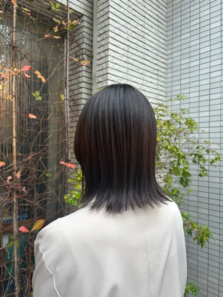 ミディアム 顔まわりレイヤー 顔周りカット レイヤーカット 外ハネヘア 望月 千絵のヘアスタイル