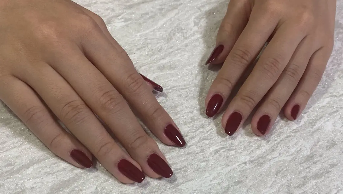 ネイル オーロラネイル ボルドー フットネイル フレンチネイル ジェルネイル mogunail &blowのネイルデザイン