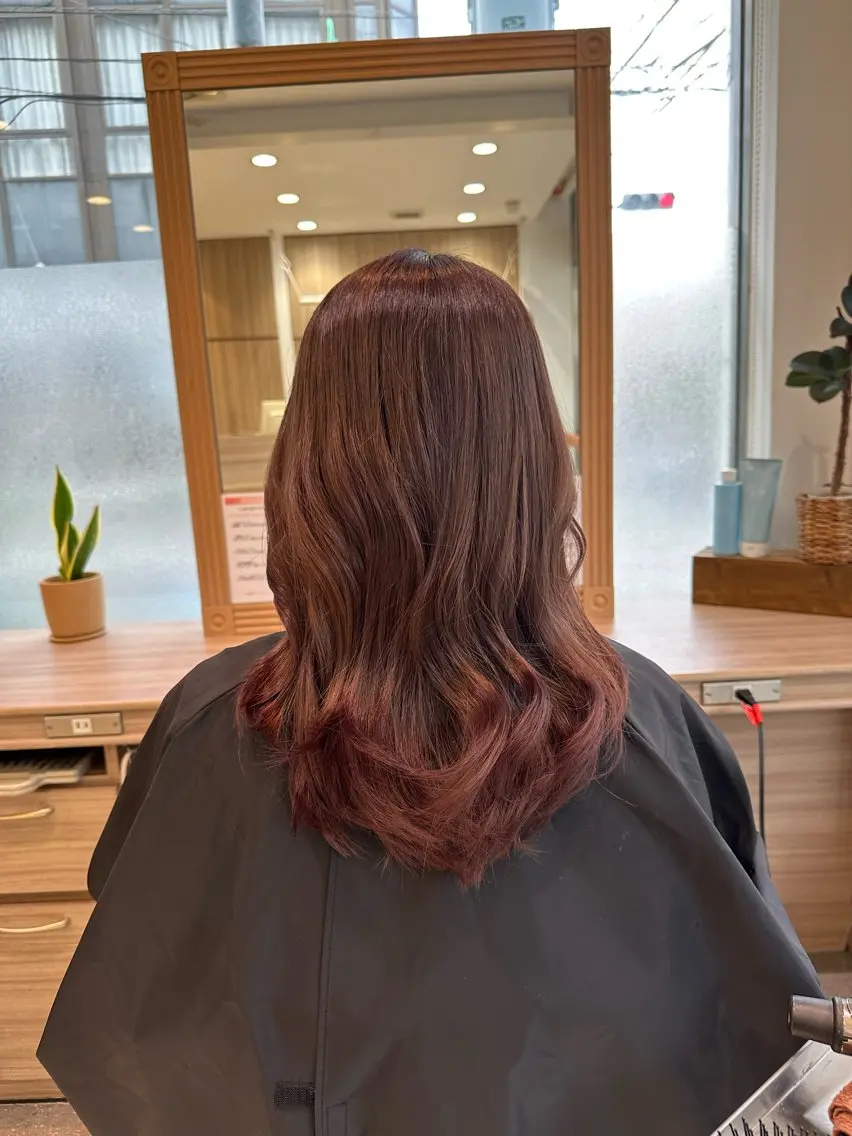 ロング カラー ブラウンカラー グラデーションカラー カット ヘアカラー 勝見 美春のヘアスタイル
