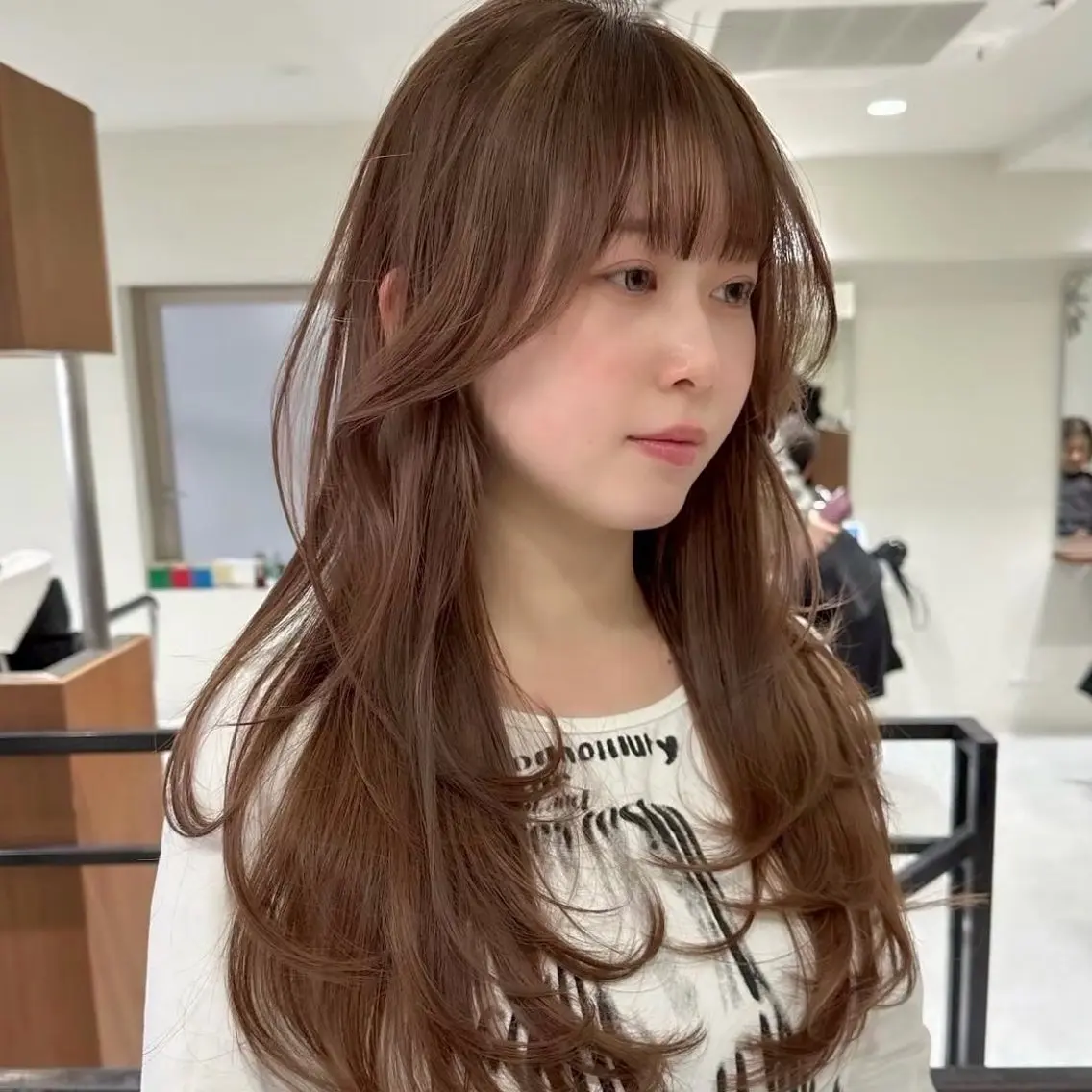 セミロング カラー ヘアアレンジ 内大久保 列夏のヘアスタイル