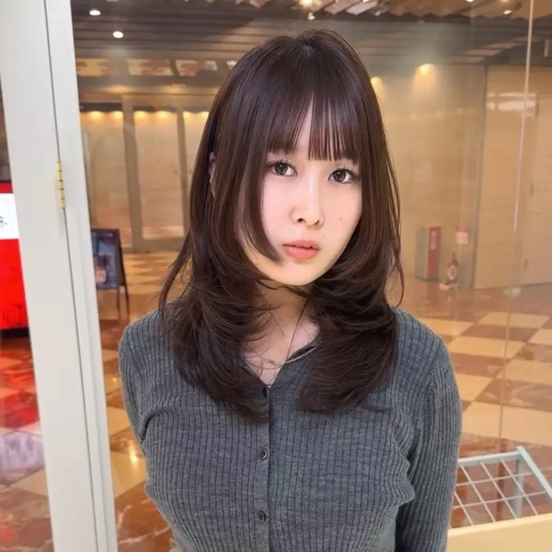 ミディアム カット ワンカールで決まるレ イヤー/角岡泉希🩶のヘアスタイル