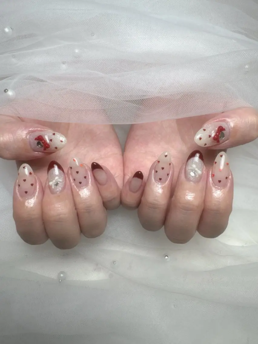 ネイル フットネイル フレンチネイル ガラスフレンチ キラキラネイル 韓国ネイル ハンドネイル Queeens nailのネイルデザイン