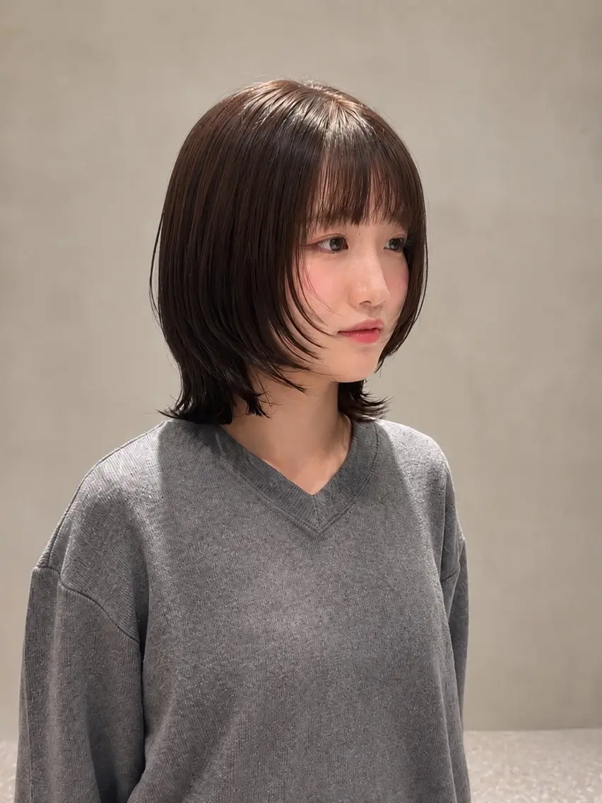 ミディアム カット ヘアカラー トリートメント 神戸レイヤーカット 顔周り／骨格診断のヘアスタイル