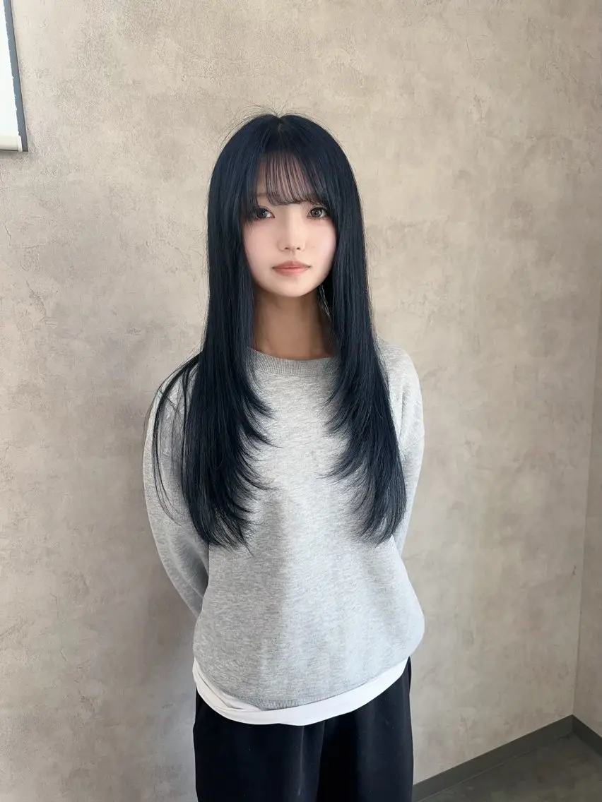 ロング カラー ヘアアレンジ 黒髪 ブルーカラー ブルーブラック レイヤーカット カット ヘアカラー トリートメント 境町/透明感カラー/ レイヤー/中茎涼太のヘアスタイル
