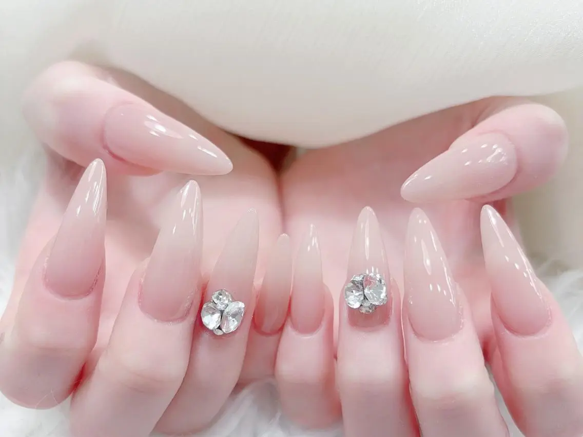 ネイル 長さ出し キラキラネイル 韓国ネイル ロングネイル 持ち込み ハンドネイル ハンドケア Akira✨ nailのネイルデザイン