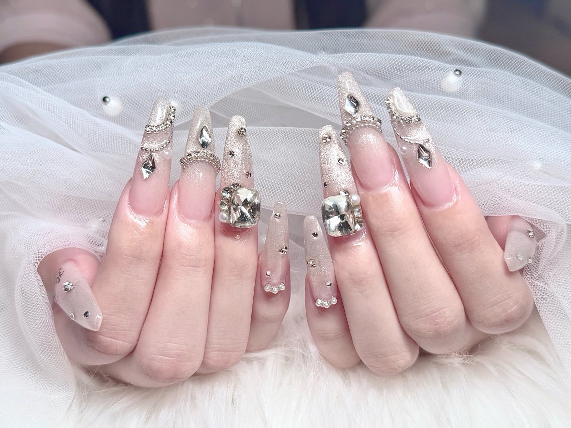 チップ長さだし10本🎀持ち込みデザイン💍パーツつけ放題！💡アートOK💡の写真