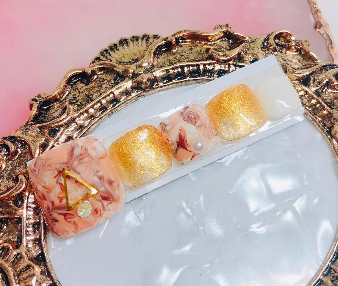 ネイル フットネイル フットネイル CROWN プライベートサロンのネイルデザイン