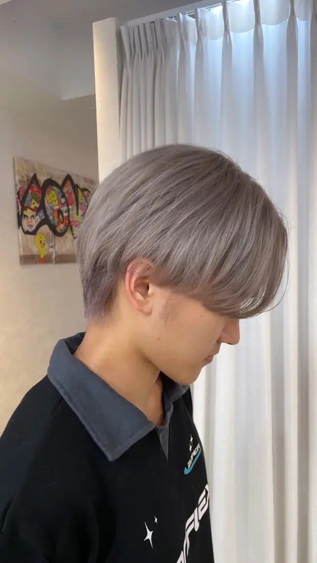 カラー ブリーチ Mii. 内田萌々のヘアスタイル