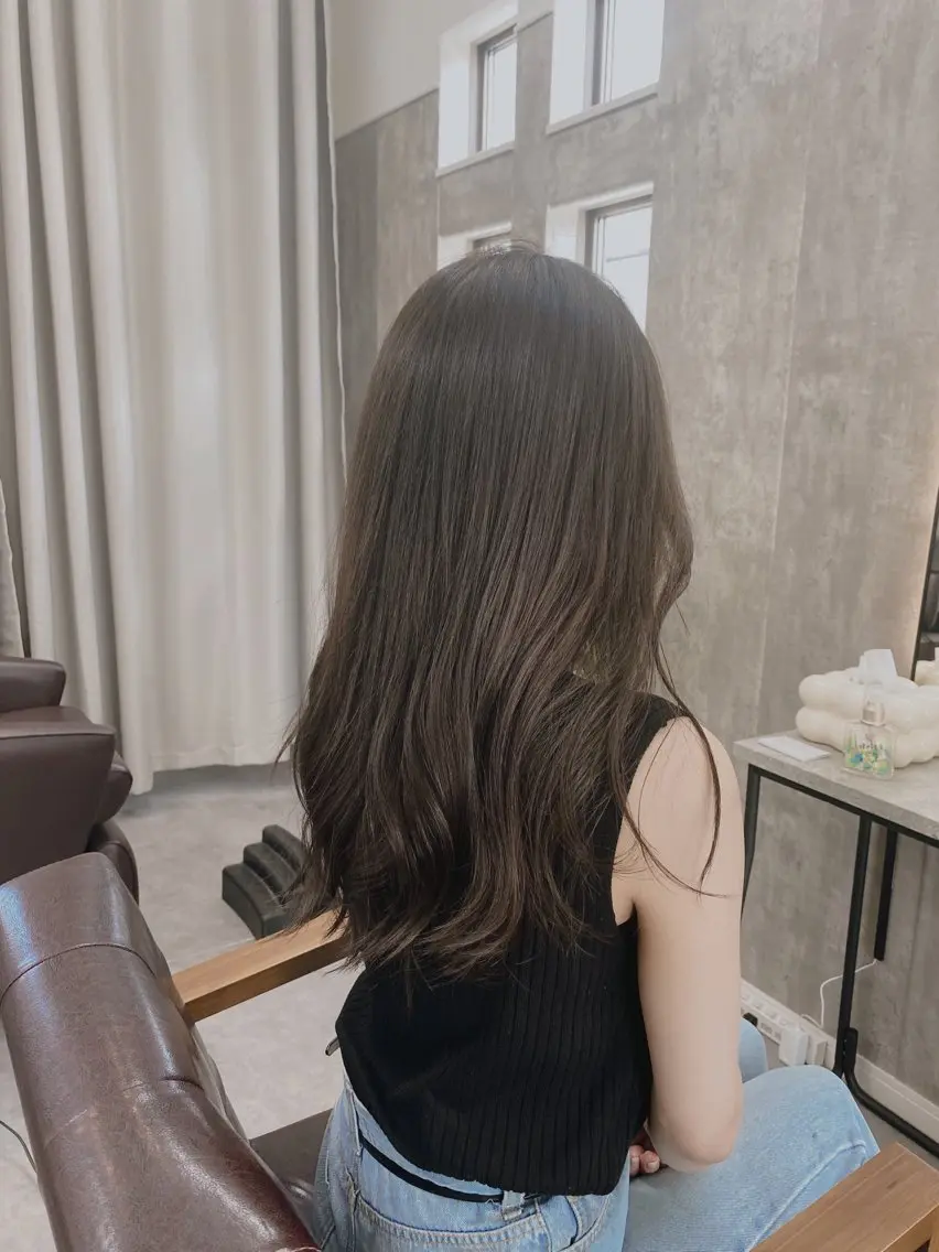 セミロング カラー バレイヤージュ 透明感カラー グレージュ ハイライトカラー オリーブグレージュ 1席のみの 美容室IKKIのヘアスタイル