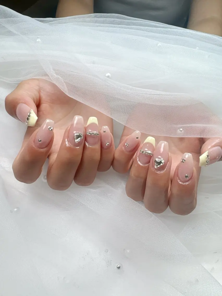 ネイル アートネイル チークネイル フレンチネイル ジェルネイル ガラスフレンチ ハンドネイル Queeens nailのネイルデザイン
