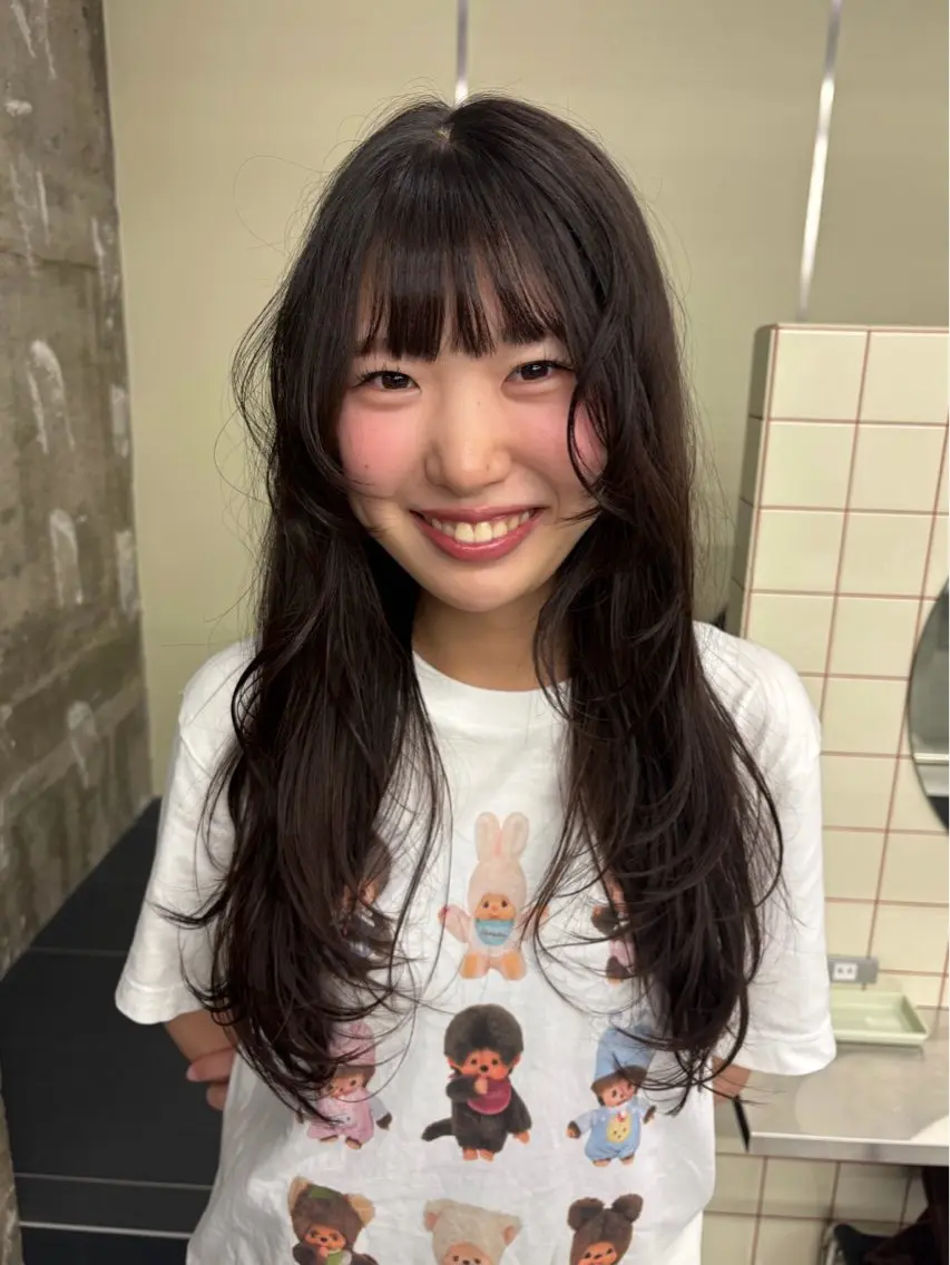 ロング カット BELLA ナナカのヘアスタイル